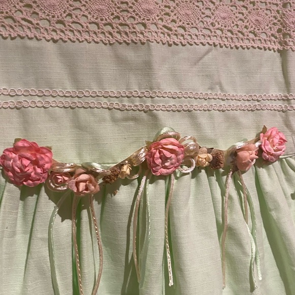 Absolutely darling girls dress - Picture 3 of 3